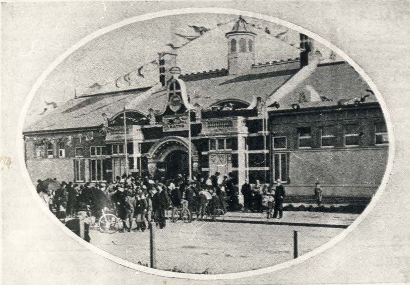 Opening of Fitzroy Pool, Alexander Parade, Fitzroy 1908